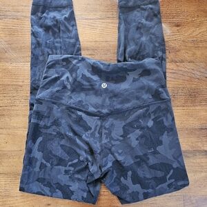 Lululemon athletica Gray Camo Army‎ Print Workout Athletic Leggings Size 6